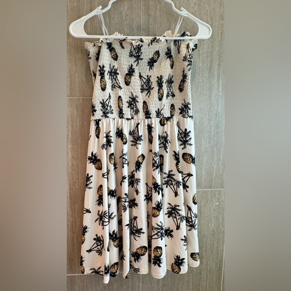 5 Adrene summer mini dresses - Picture 3 of 11